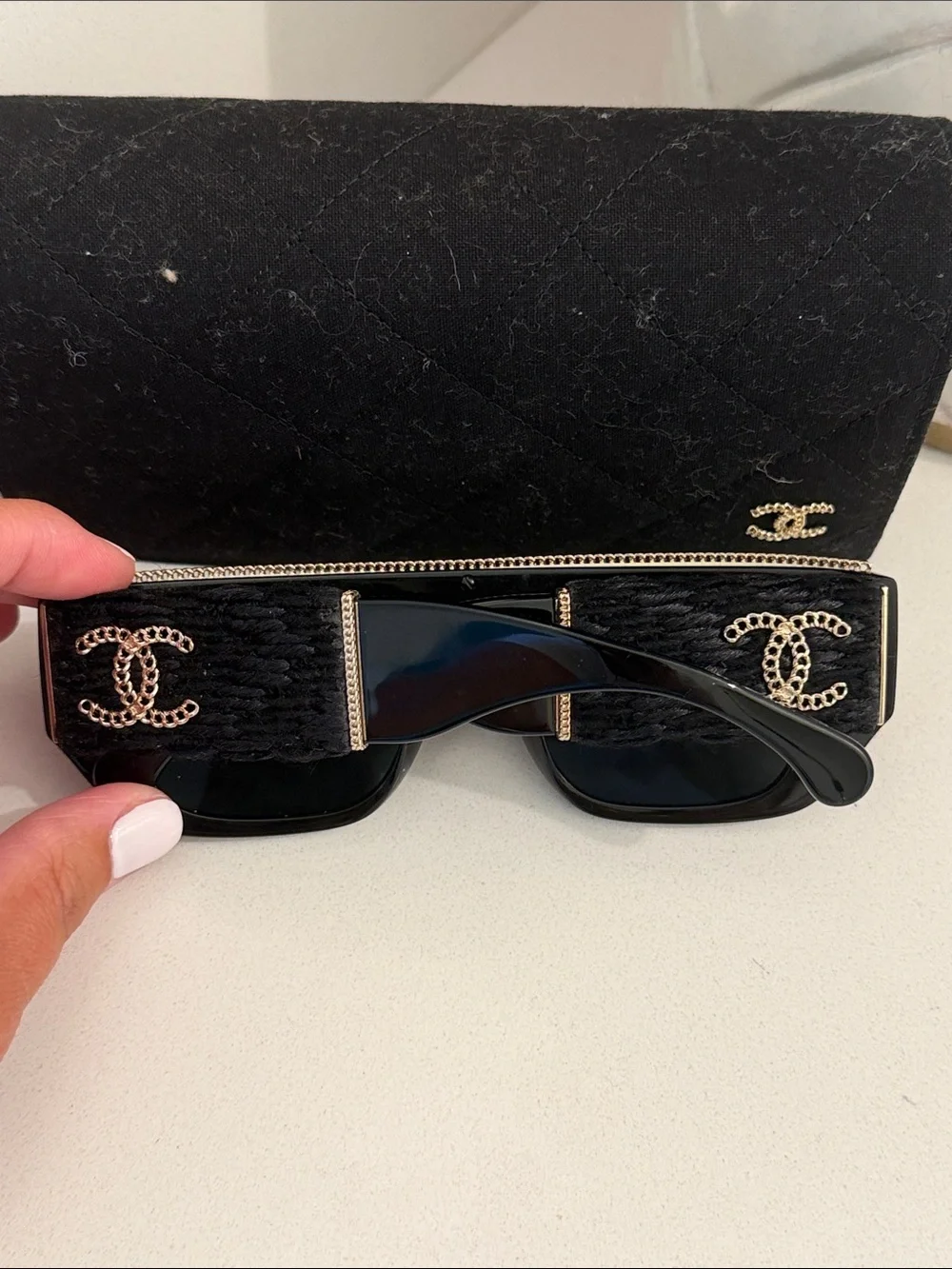 CHANEL Black Sunglasses with Gold CC Tweed Temples - Picture 3 of 8